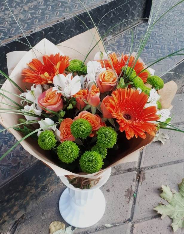 Букет цветов из: Герберы, Хризантемы, Альстромерии и Розы в Енотаевке