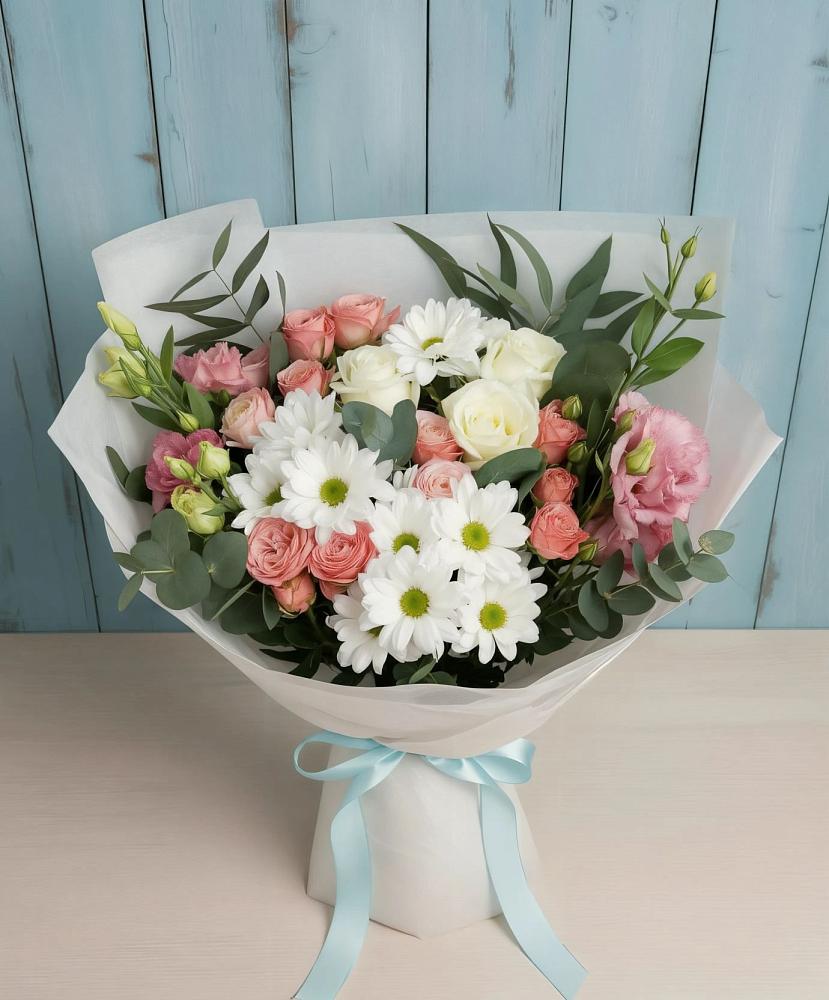 Букет цветов из: Розы, Лизиантусы и Хризантемы в Енотаевке