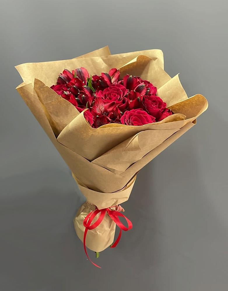 Букет цветов из: Альстромерии и Розы в Енотаевке