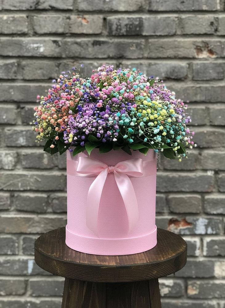 Цветочная композиция из Гипсофила и Розы в шляпной коробке в Енотаевке