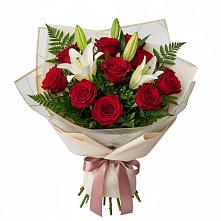 Букет цветов из:  Лилии и Розы в Енотаевке