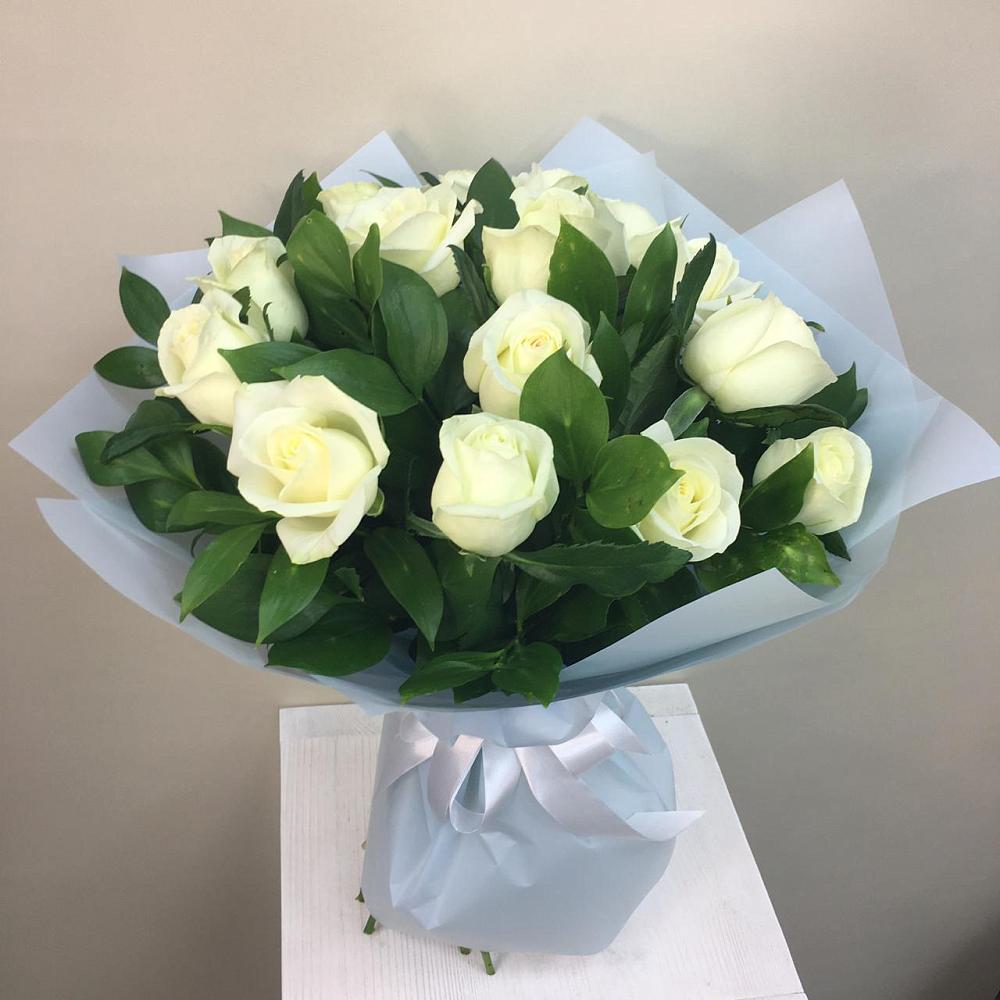Букет 15 Белых роз Проуд в Енотаевке