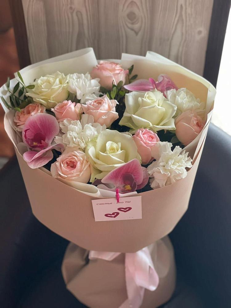 Букет цветов из: Орхидеи, Розы и Гвоздики в Енотаевке