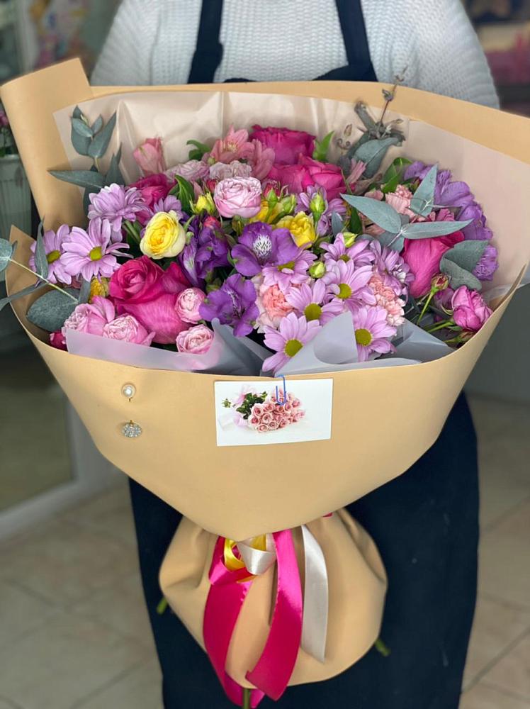 Букет цветов из: Хризантемы, Гвоздики и Альстромерии в Енотаевке