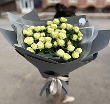 Букет Белые кустовые розы Солинеро в Енотаевке