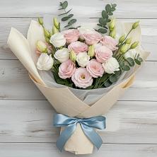 Букет цветов из:  Лизиантусы в Енотаевке