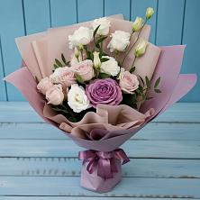 Букет цветов из:  Розы и Лизиантусы в Енотаевке