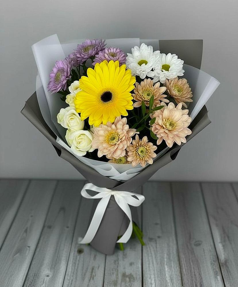 Букет цветов из: Розы, Герберы и Хризантемы в Енотаевке