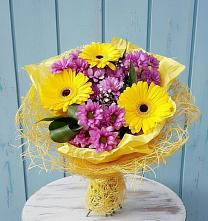 Букет цветов из:  Хризантемы и Герберы в Енотаевке