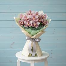 Букет цветов из:  Орхидеи и Розы в Енотаевке