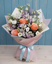 Букет цветов из:  Лизиантусы, Розы, Альстромерии и Гипсофила в Енотаевке