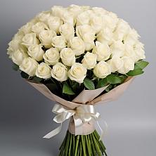 Букет 101 беля роза Белоснежка в Енотаевке