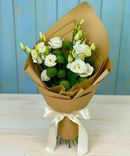 Букет цветов из:  Хризантемы и Лизиантусы в Енотаевке