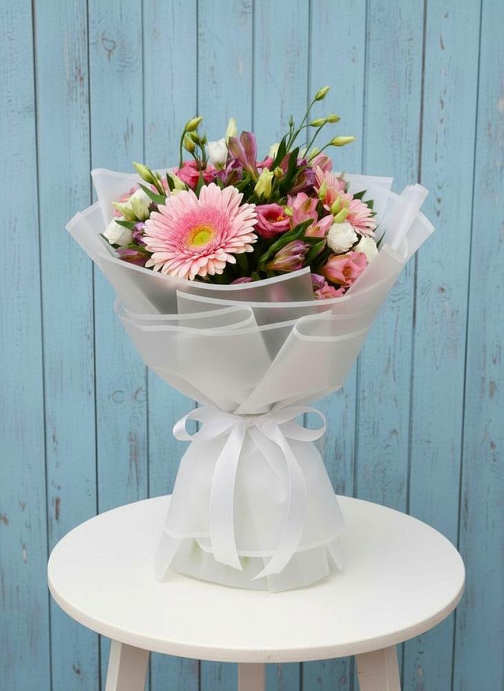 Букет цветов из: Герберы, Альстромерии и Лизиантусы в Енотаевке