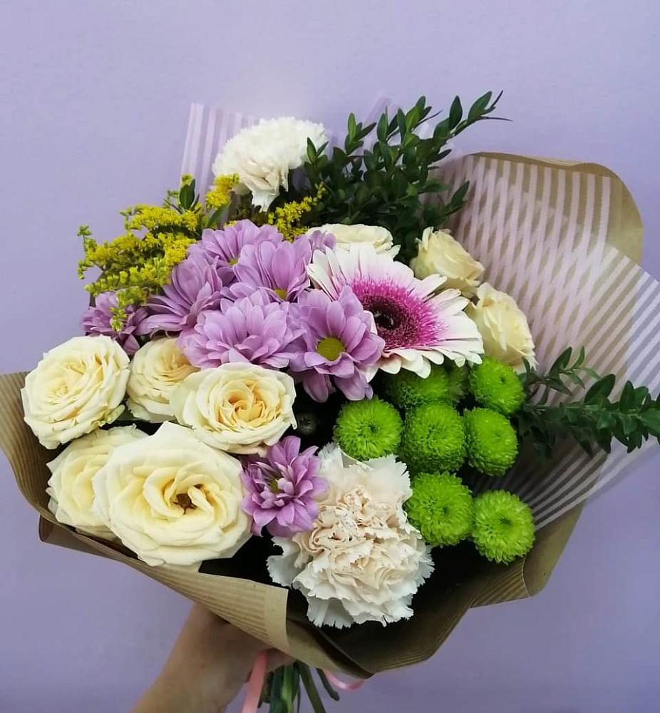 Букет цветов из: Хризантемы, Розы, Гвоздики и Герберы в Енотаевке