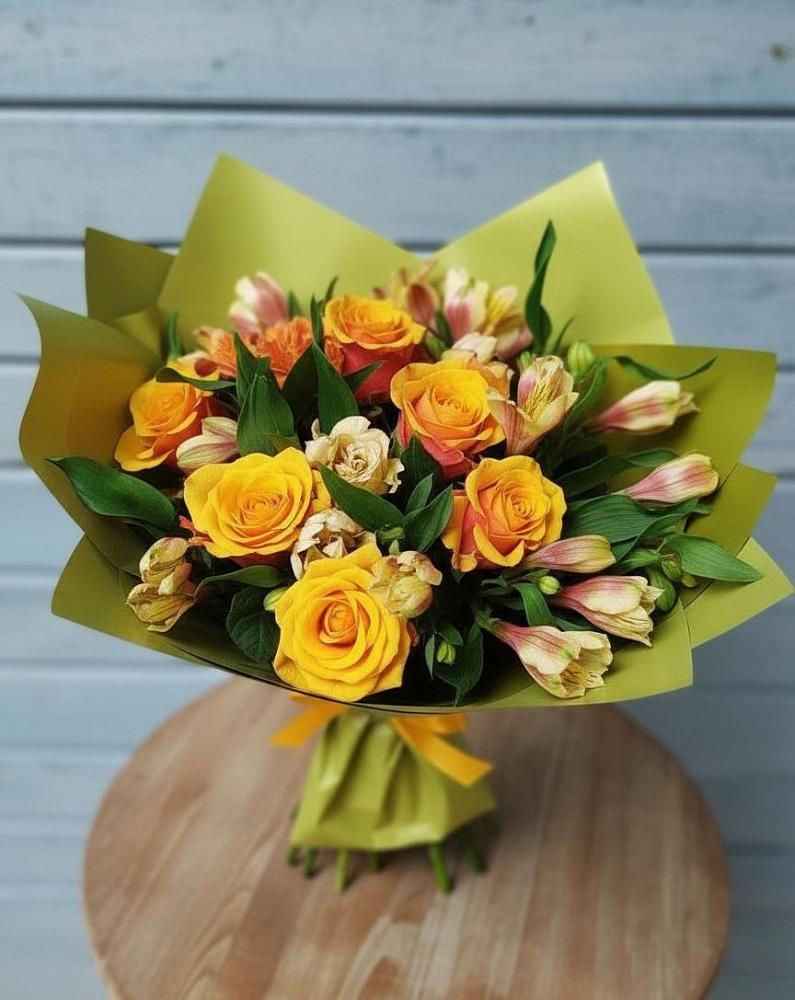 Букет цветов из: Альстромерии и Розы в Енотаевке
