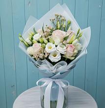 Букет цветов из:  Розы и Лизиантусы в Енотаевке
