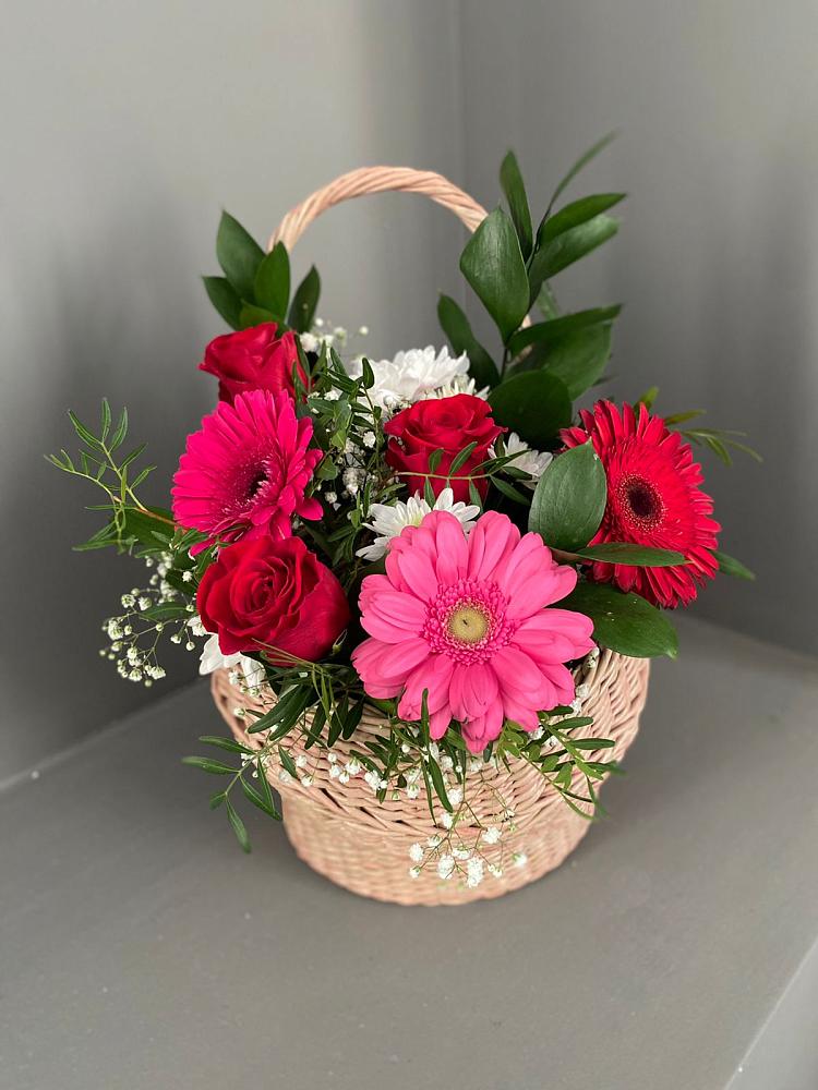 Цветочная композиция из Розы, Хризантемы и Герберы в корзине в Енотаевке