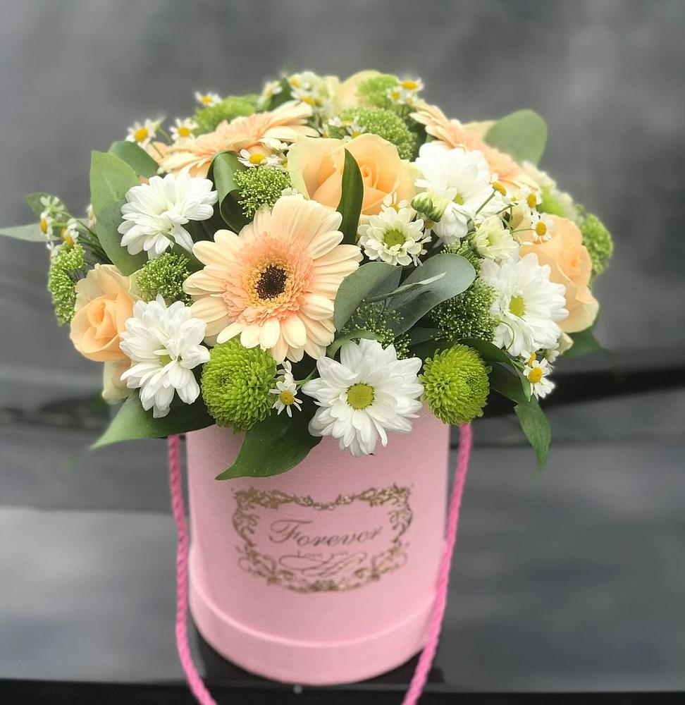 Цветочная композиция из Розы, Герберы и Хризантемы в шляпной коробке в Енотаевке