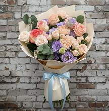 Букет цветов из:  Розы, Лизиантусы и Гвоздики в Енотаевке