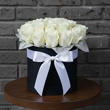 Цветочная композиция из Розы в шляпной коробке в Енотаевке