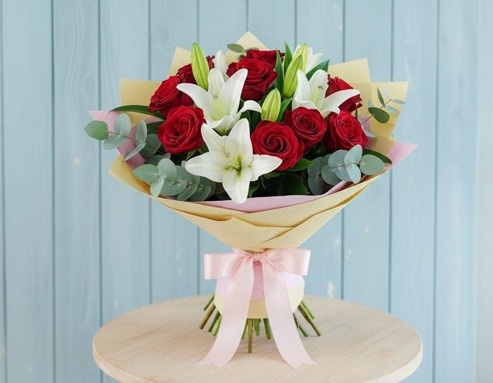 Букет цветов из: Лилии и Розы в Енотаевке